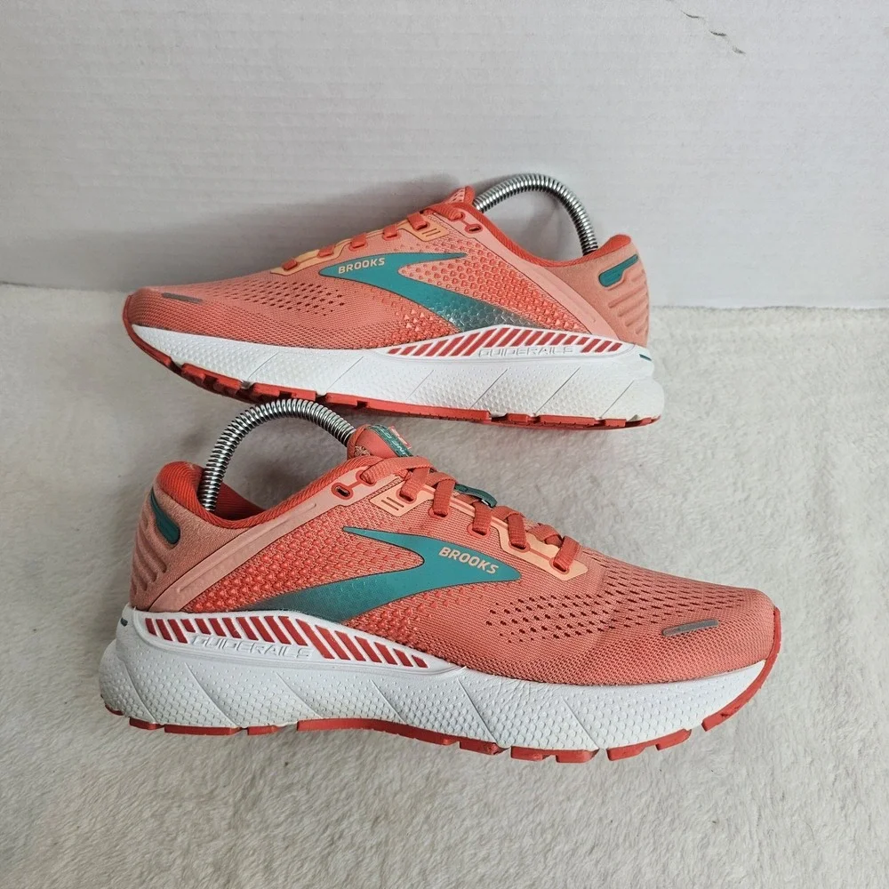 Brooks Adrenaline GTS 22 Women Size 8B Running Shoes Orange Coral